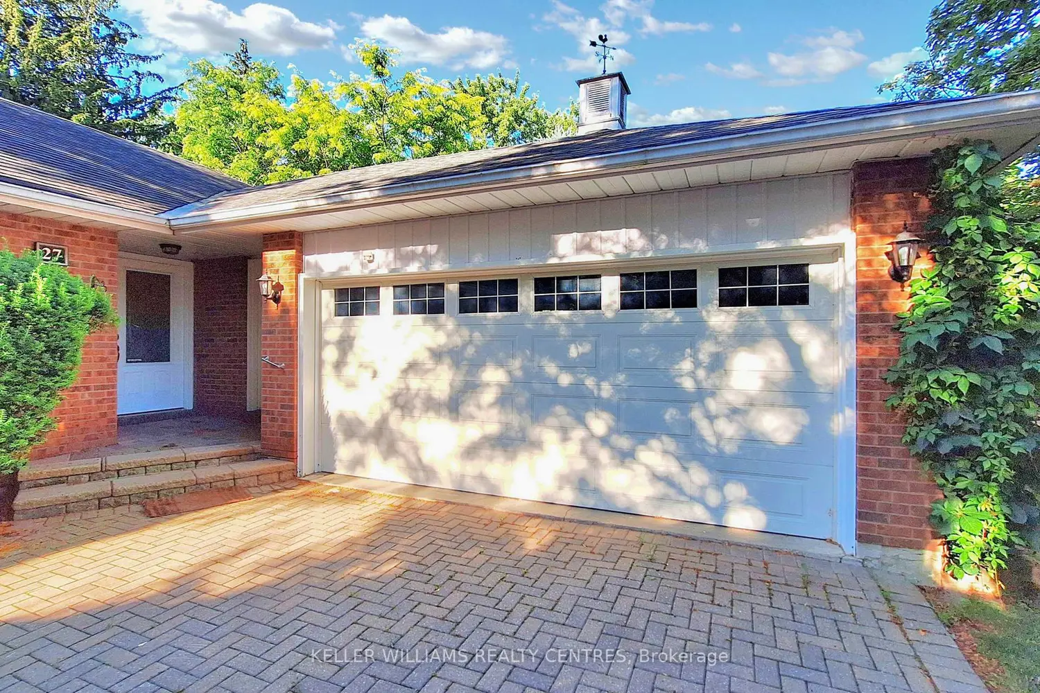 27 Hawthorne Lane photo 3