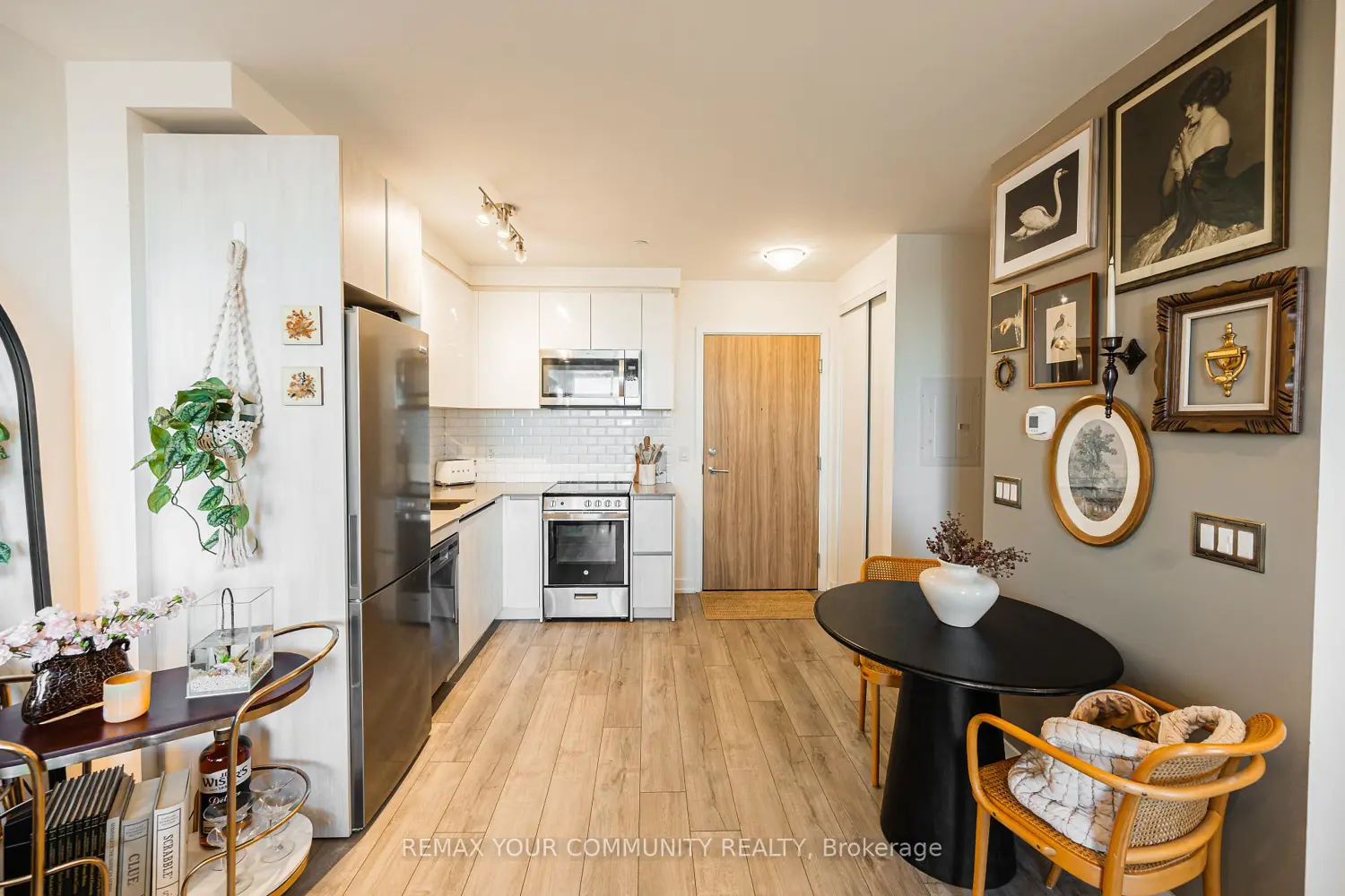 Additional image 8 of 3100 Keele Street 614