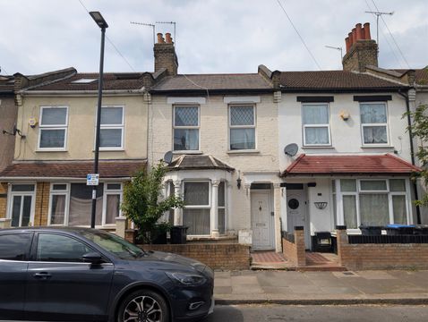 Raynham Avenue, Edmonton N18