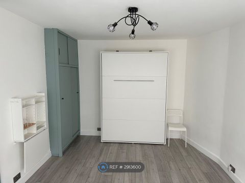 Victoria Road, London E4, Studio to rent