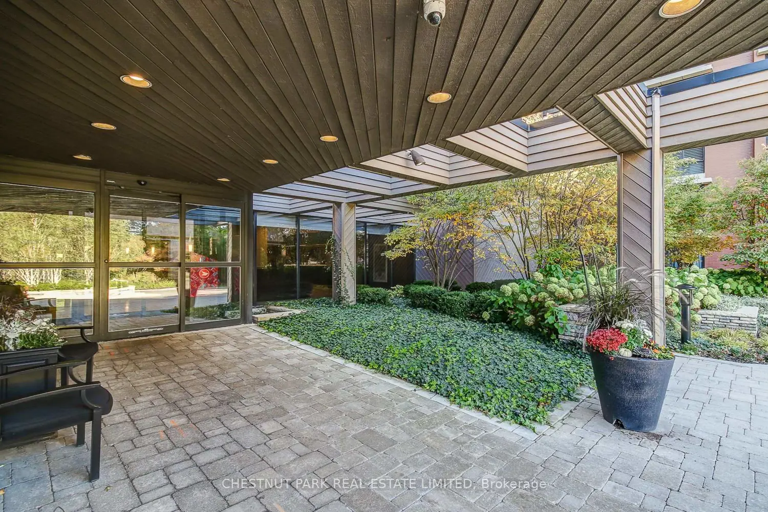1400 Dixie Road 812 photo 2