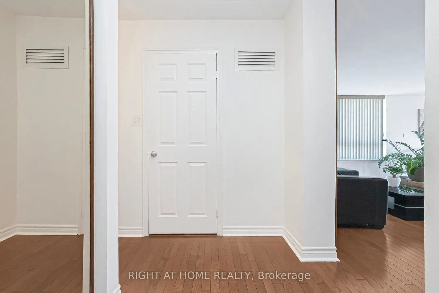 1360 Rathburn Road 1507 photo 5