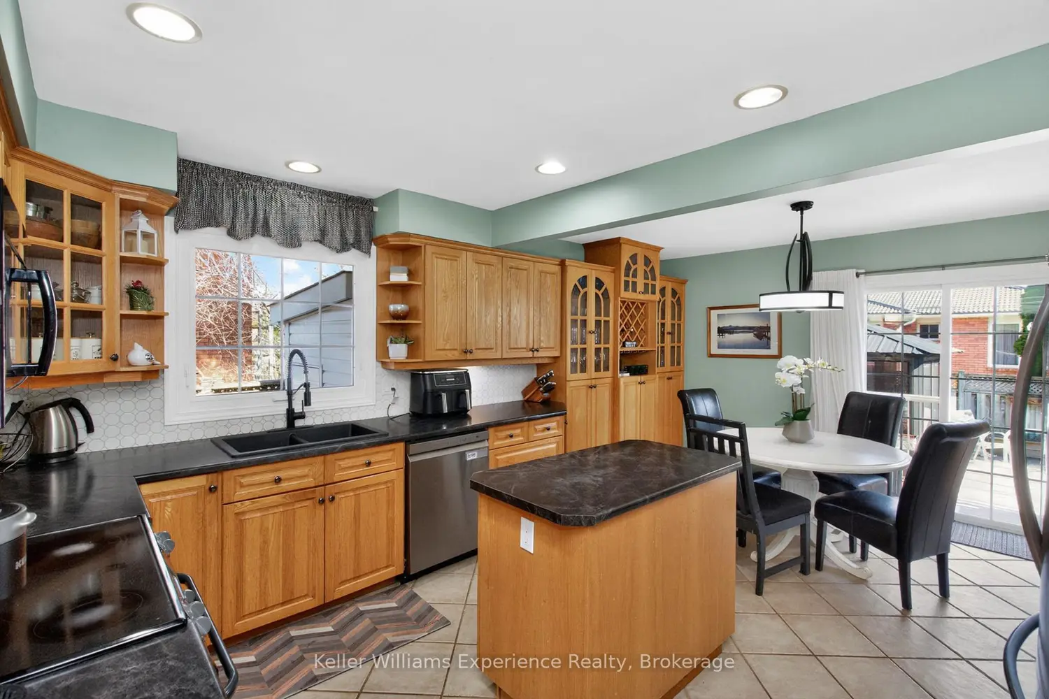 Additional image 3 of 933 Playfair Road