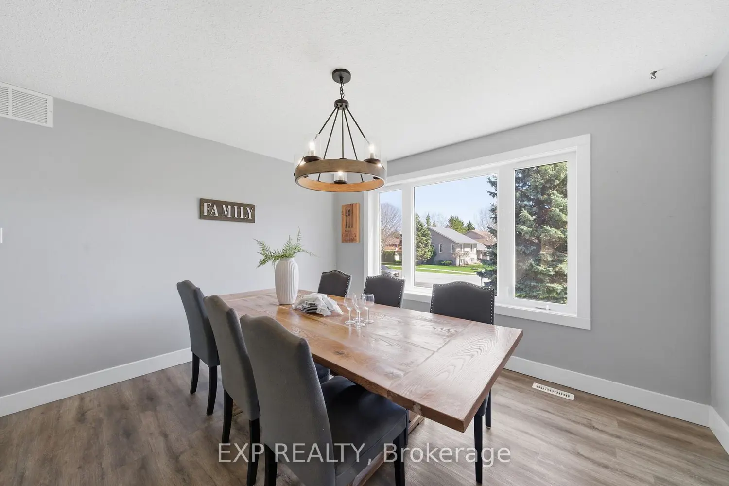 8 Henderson Lane photo 5