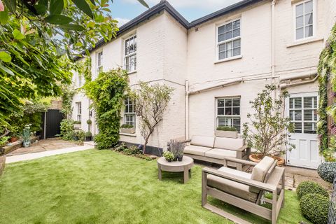 St. Johns Grove, Richmond TW9