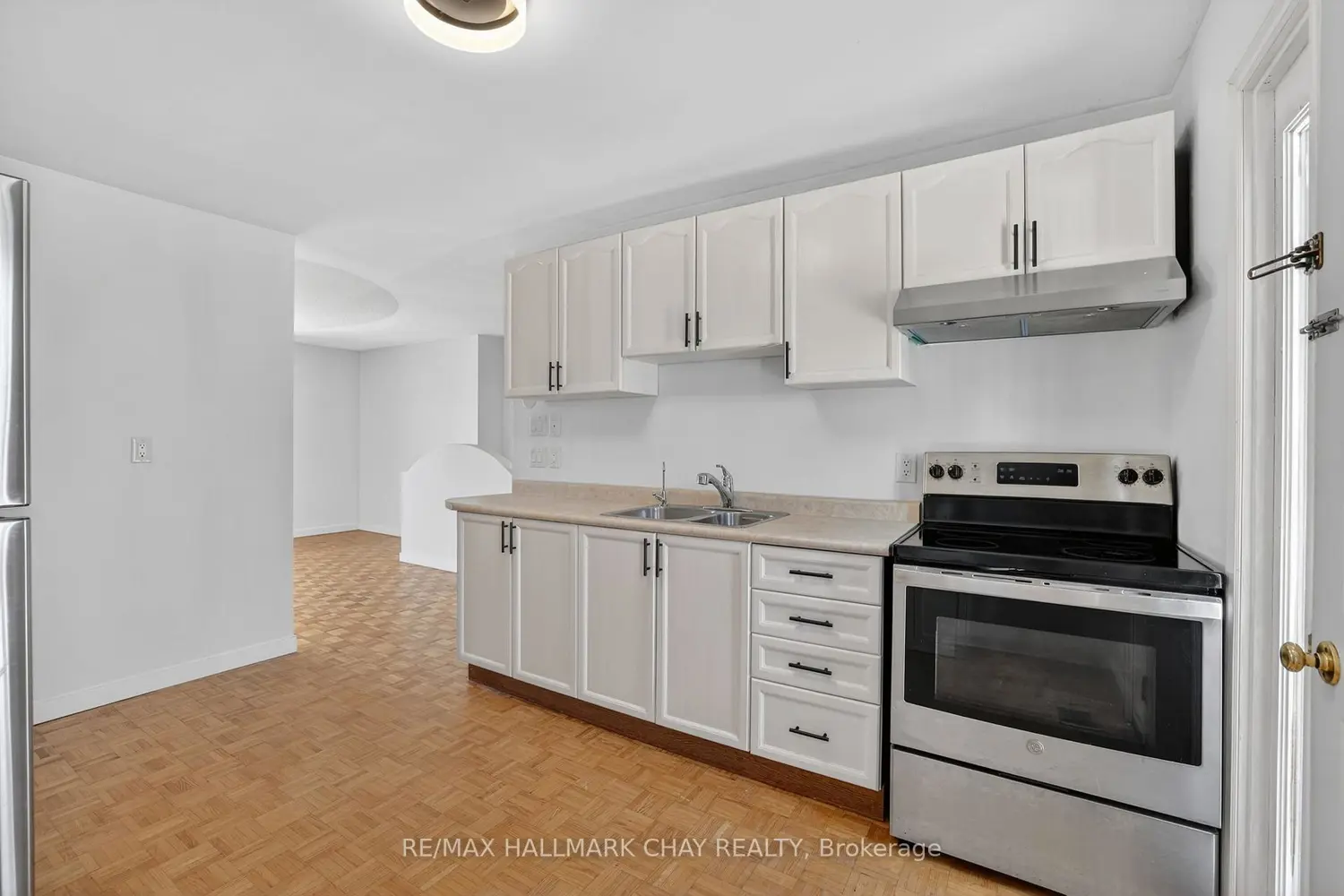 704 Brock Street photo 4