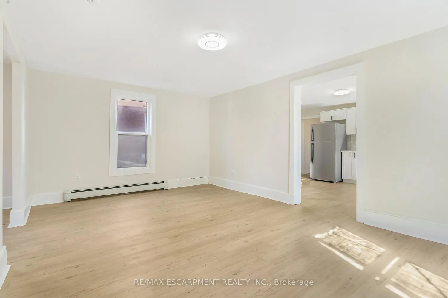 16 Albert Street photo 2