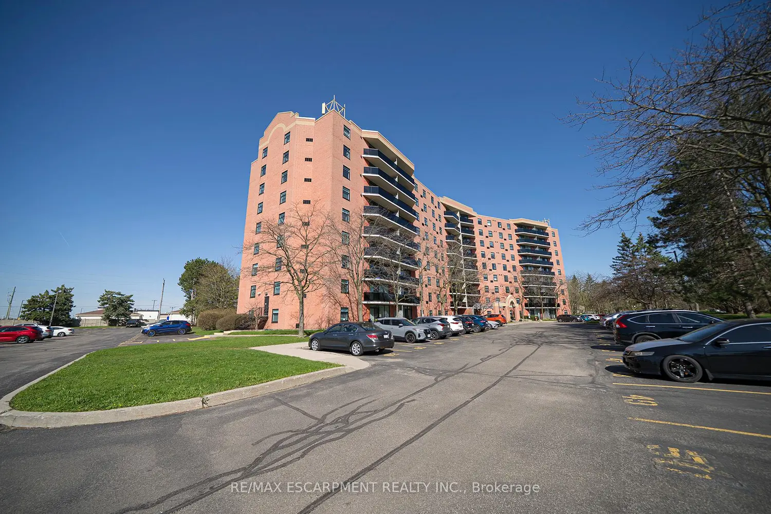 9 Bonheur Court 715