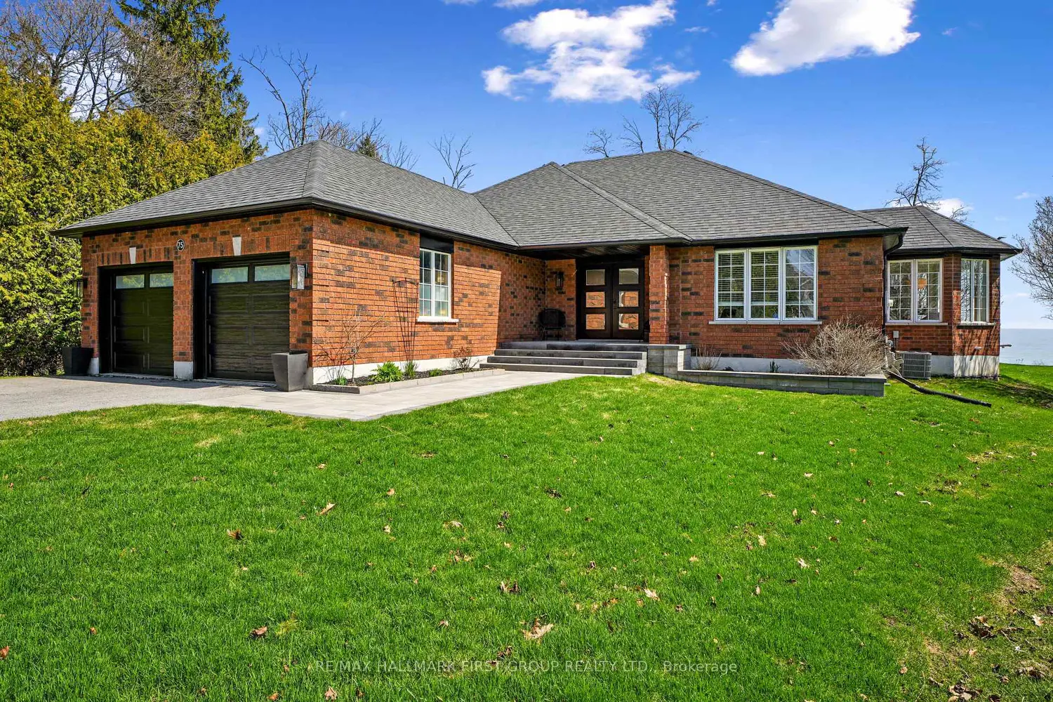 75 East House Crescent