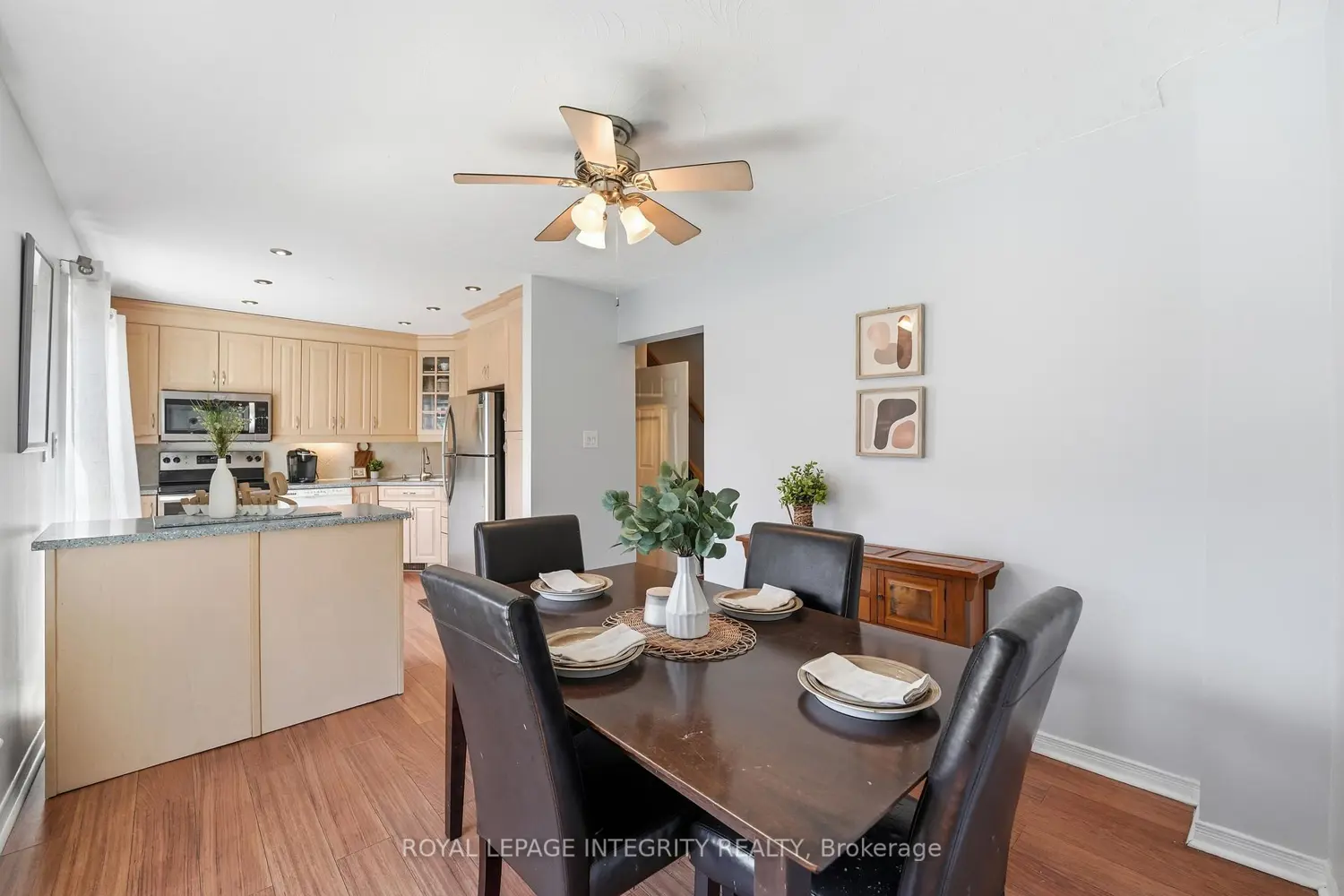 776 Vinette Crescent photo 3