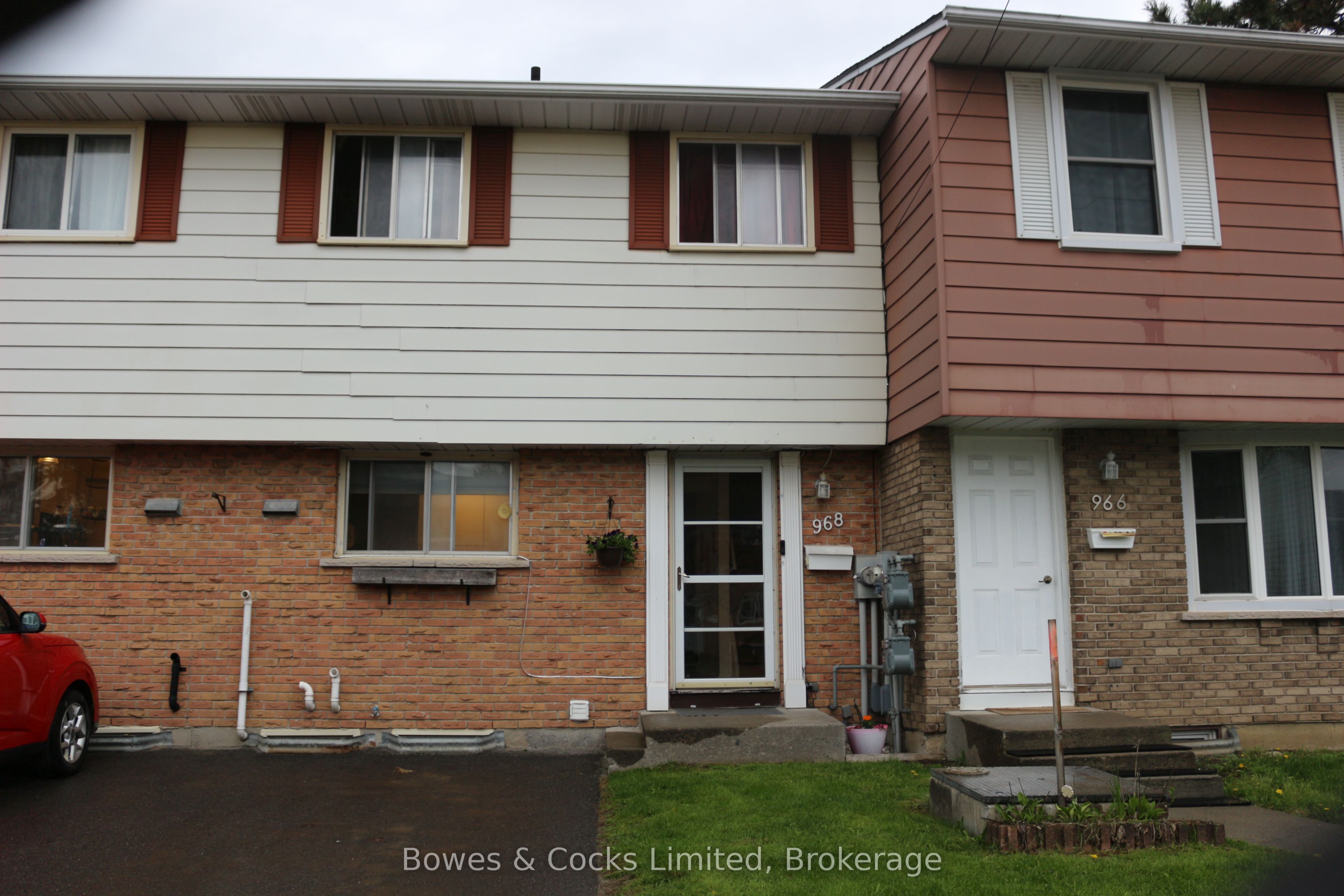 968 Oakview Avenue, Kingston, ON, K7M 6W8
