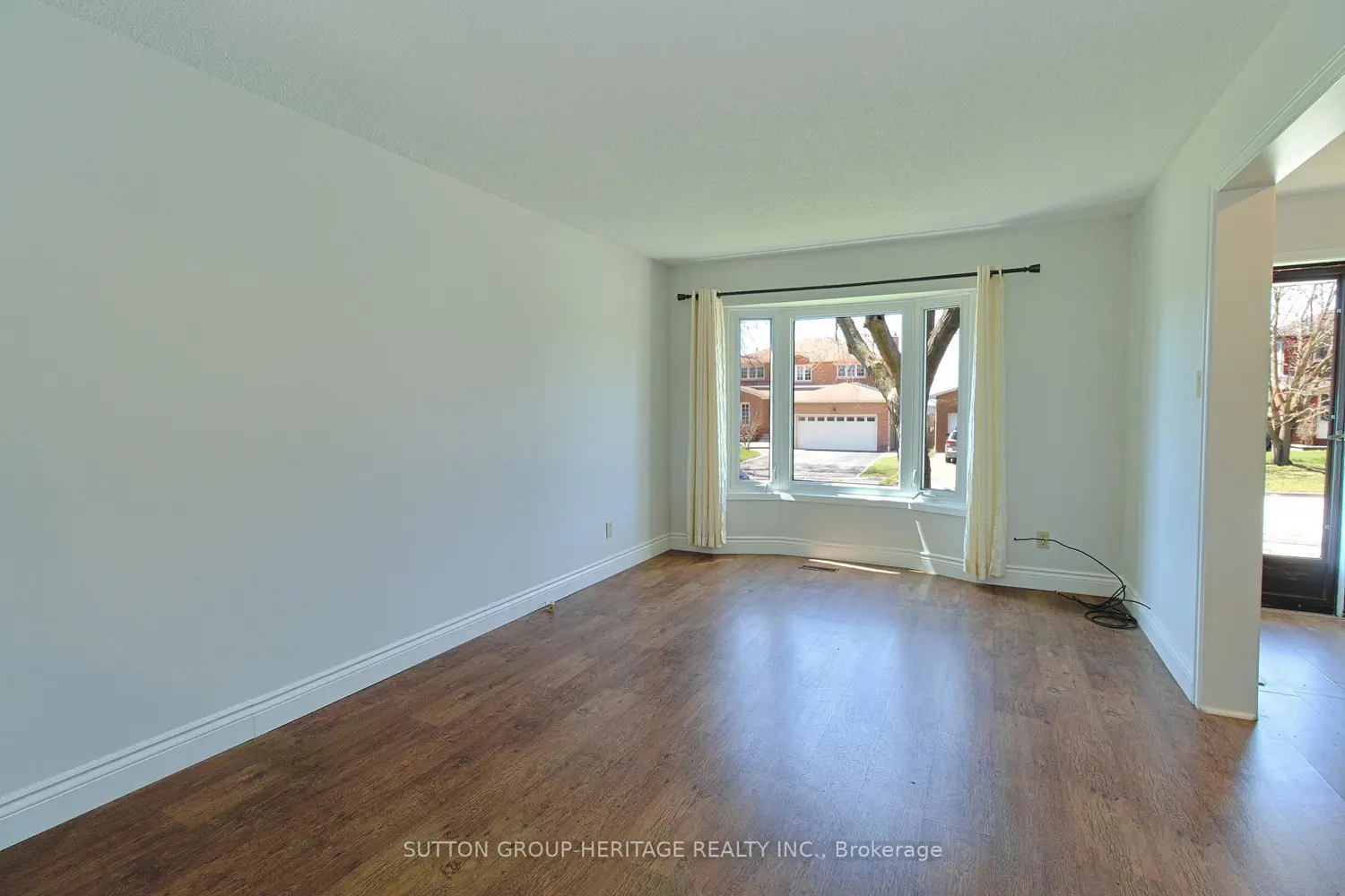 159 Melissa Crescent photo 2