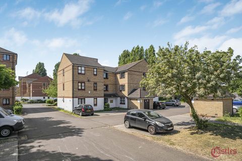 Cherry Blossom Close, Palmers Green N13, Studio for sale