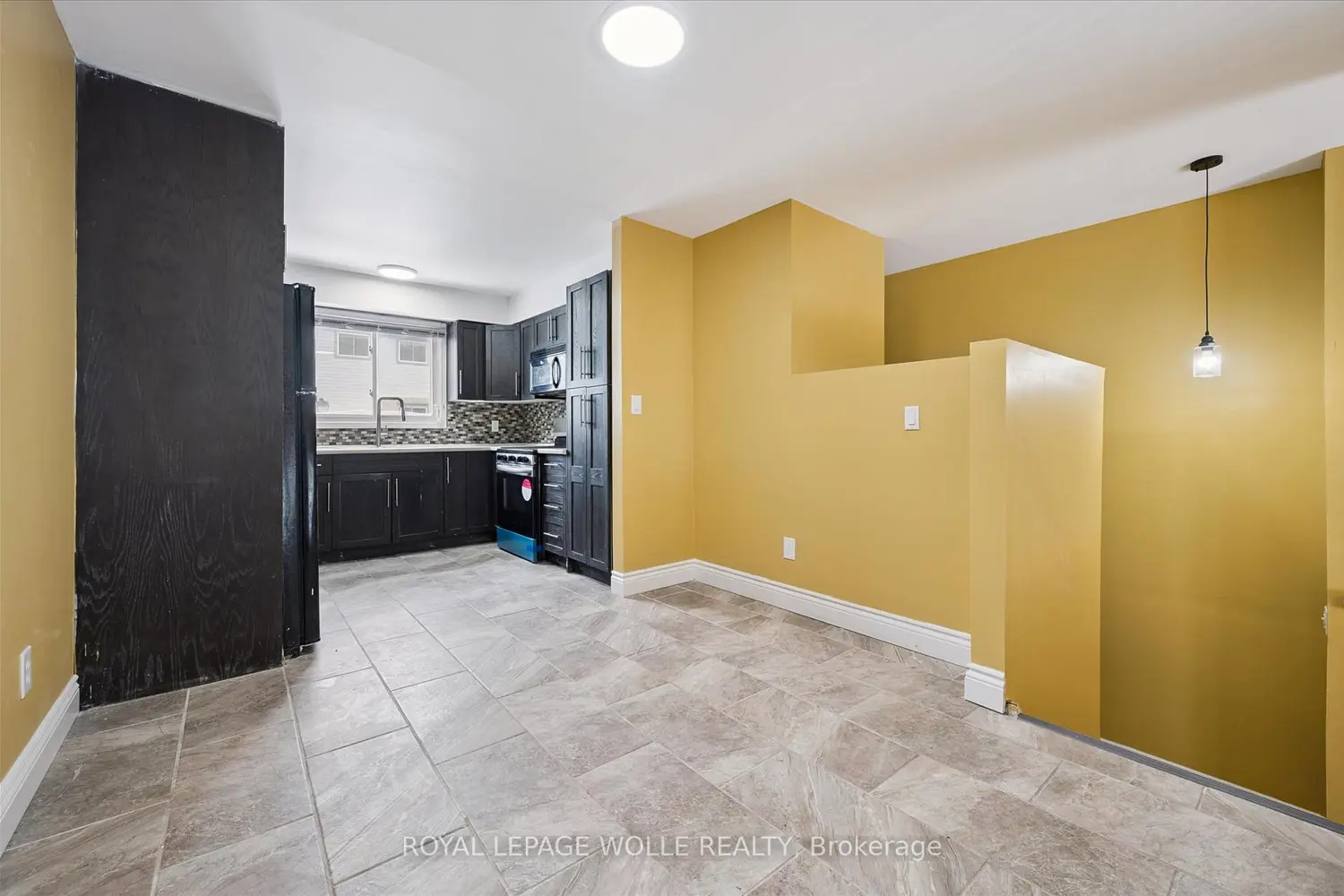 589 Beechwood Drive 43 photo 3