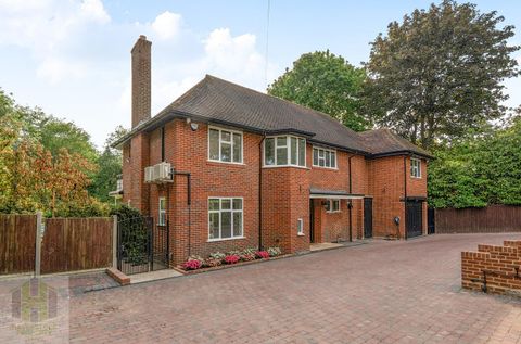 Parkway, Romford RM2