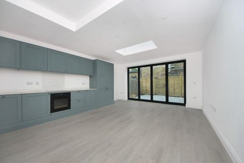 Northfield Avenue W13