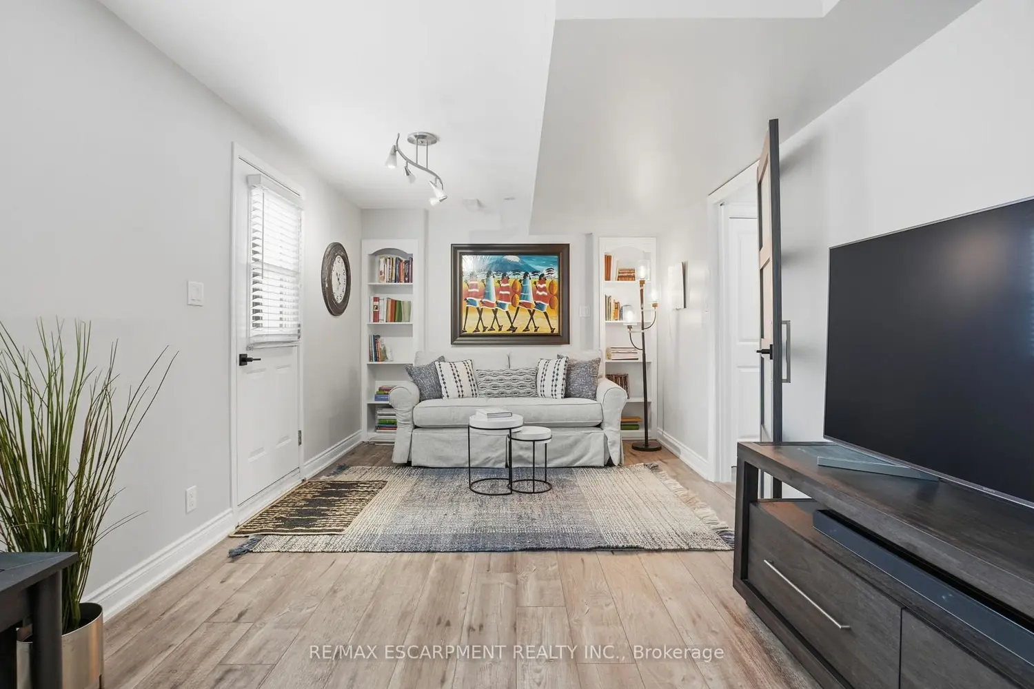 663 Mullin Way photo 3