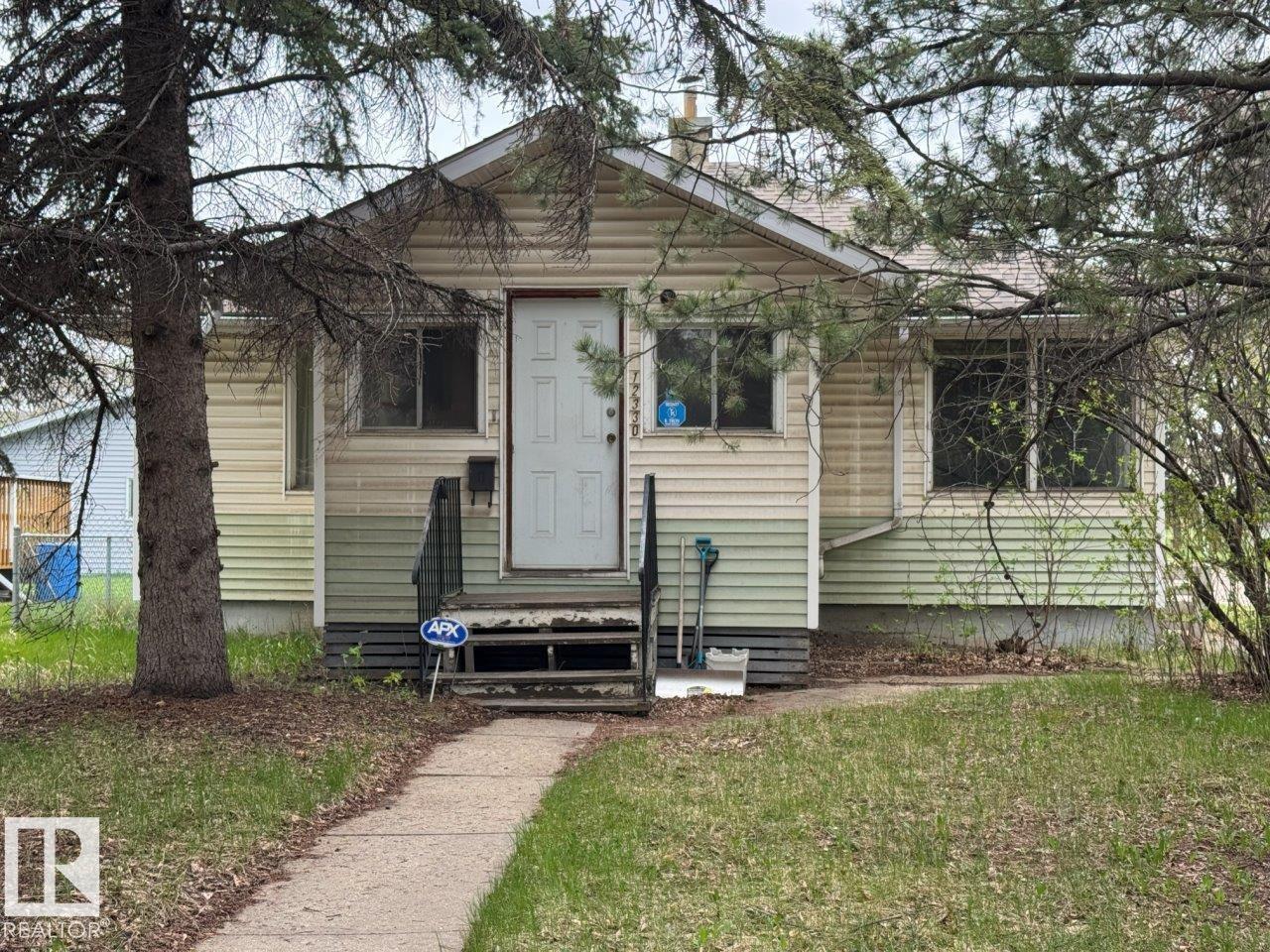 12330 106 Street NW, Edmonton, AB, T5G2S2
