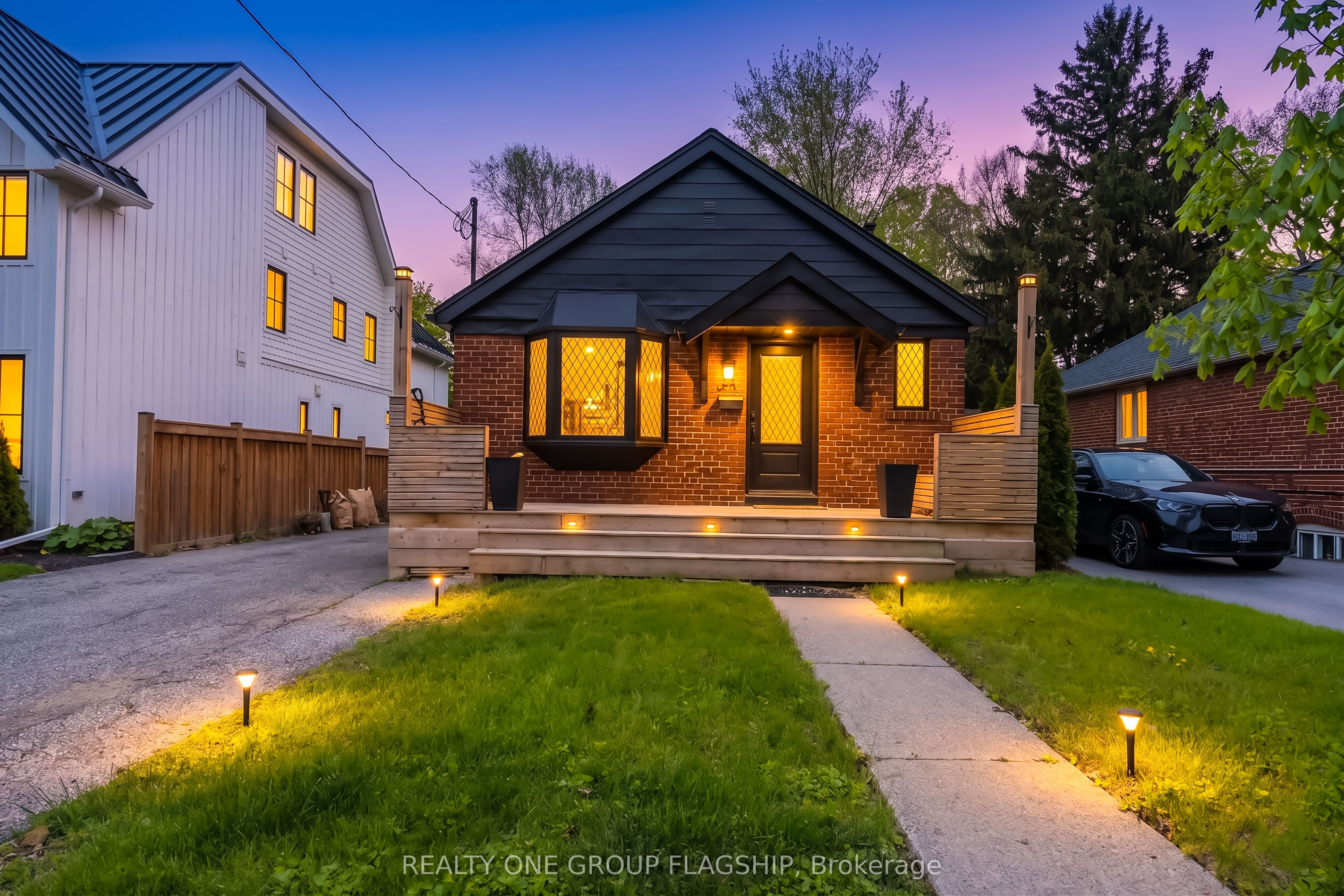 Additional image 2 of 19 Yorkview Drive, Toronto, ON, M8Z 2G1