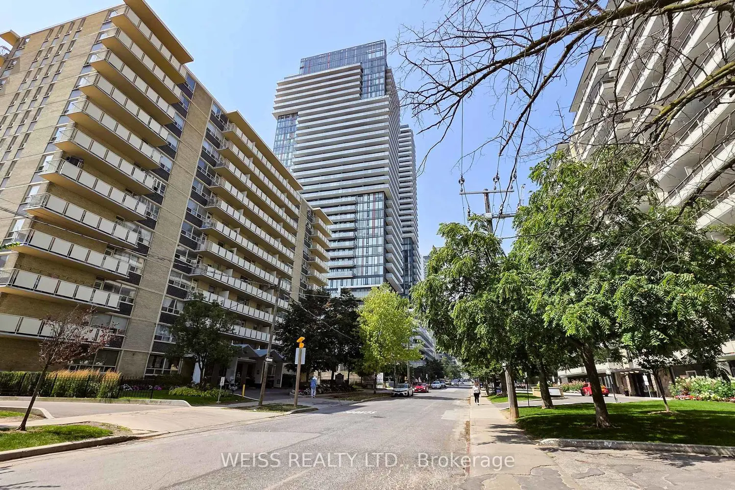 185 Roehampton Avenue 520