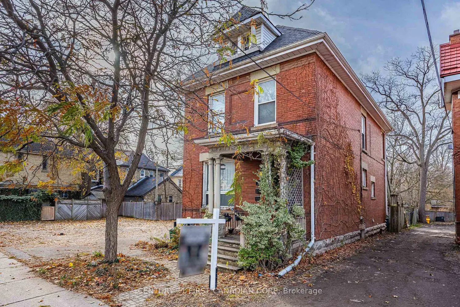 551 Adelaide Street photo 3