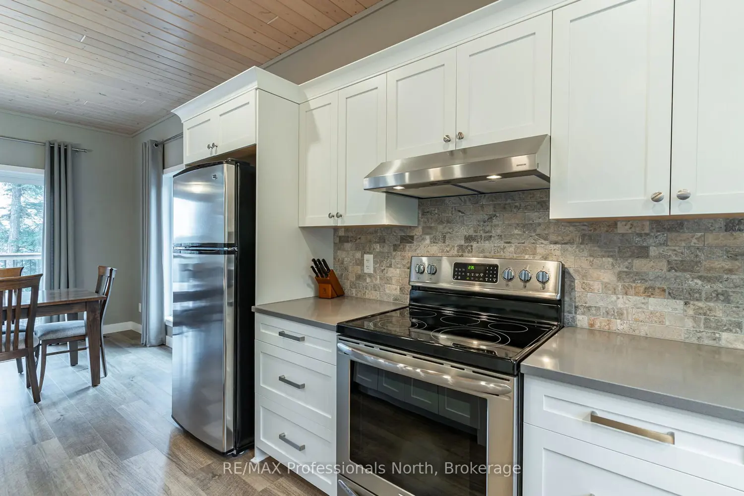 5997 Kennisis Lake Road photo 3