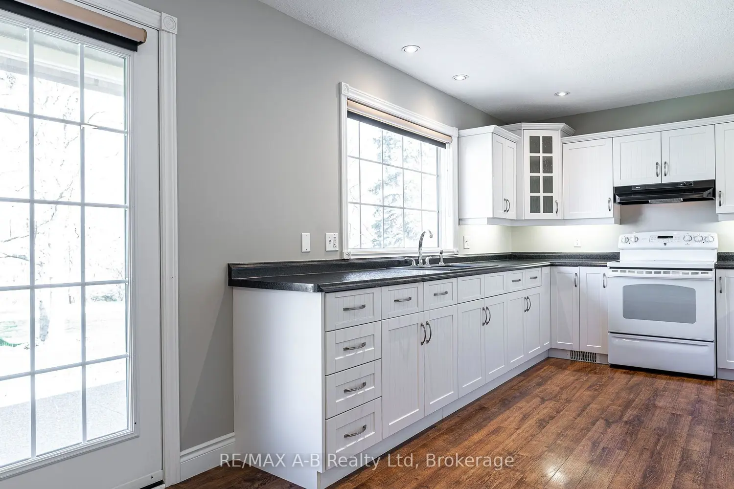 466 Water Street photo 3