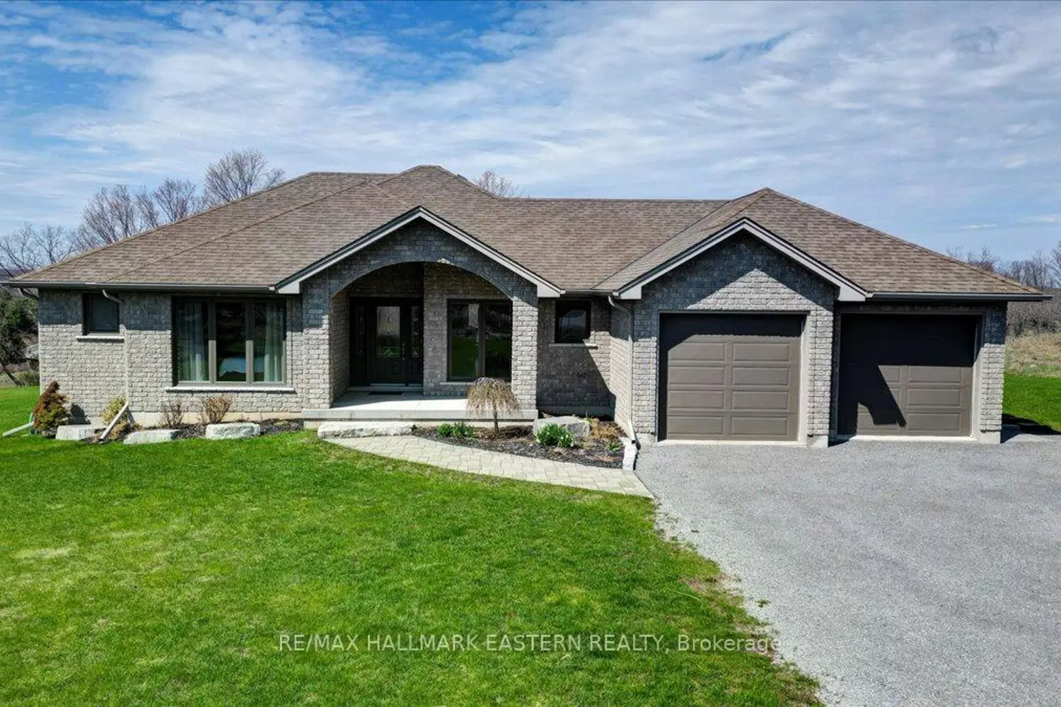 80 Round Lake Road photo 2