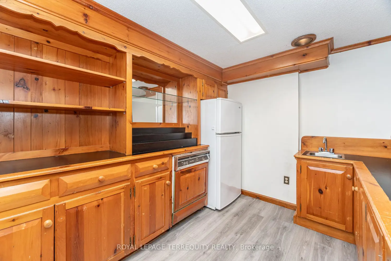 Additional image 16 of 4085 Wheelwright Crescent