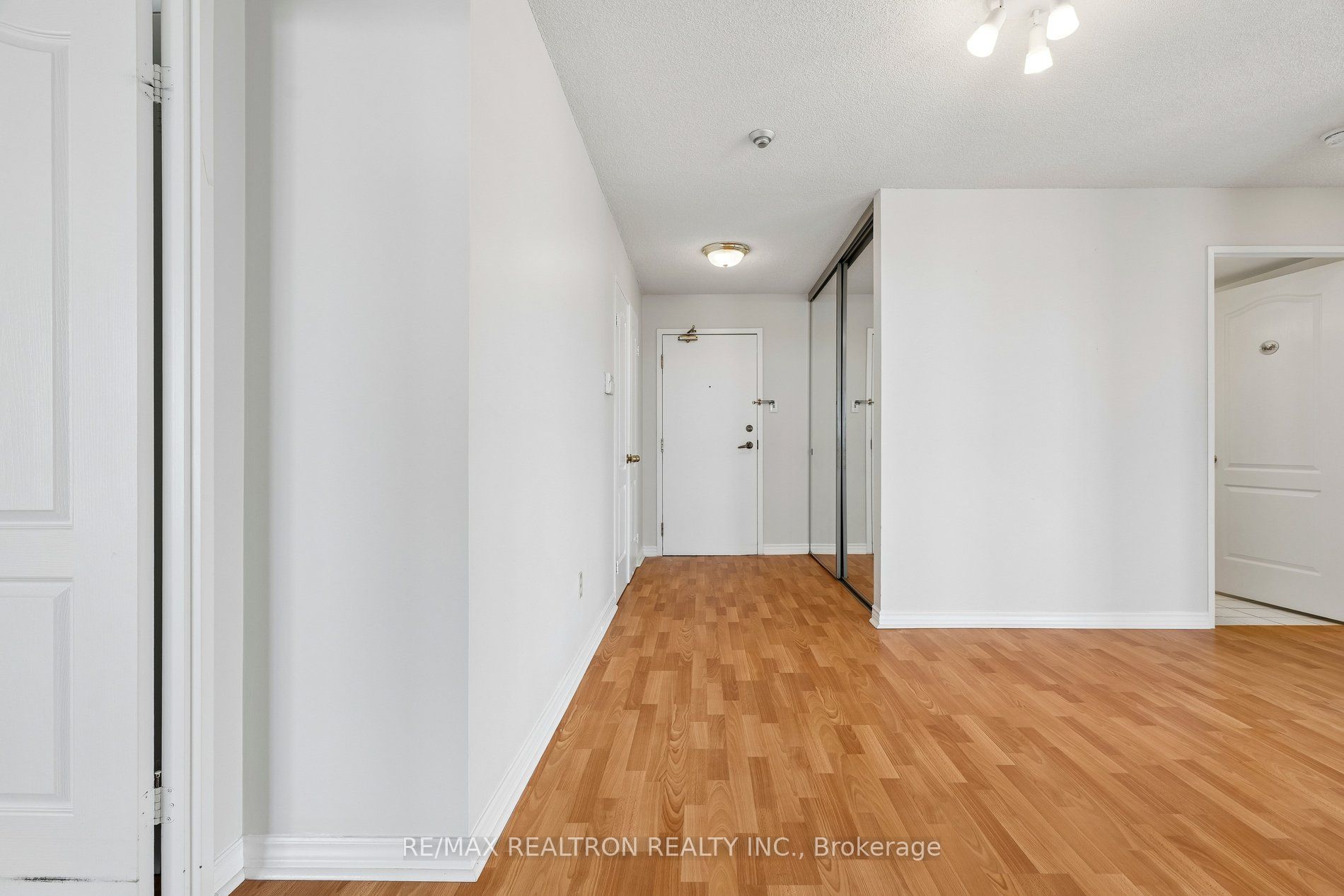 Additional image 5 of 1112-7 Townsgate Drive, Vaughan, ON, L4J 7Z9