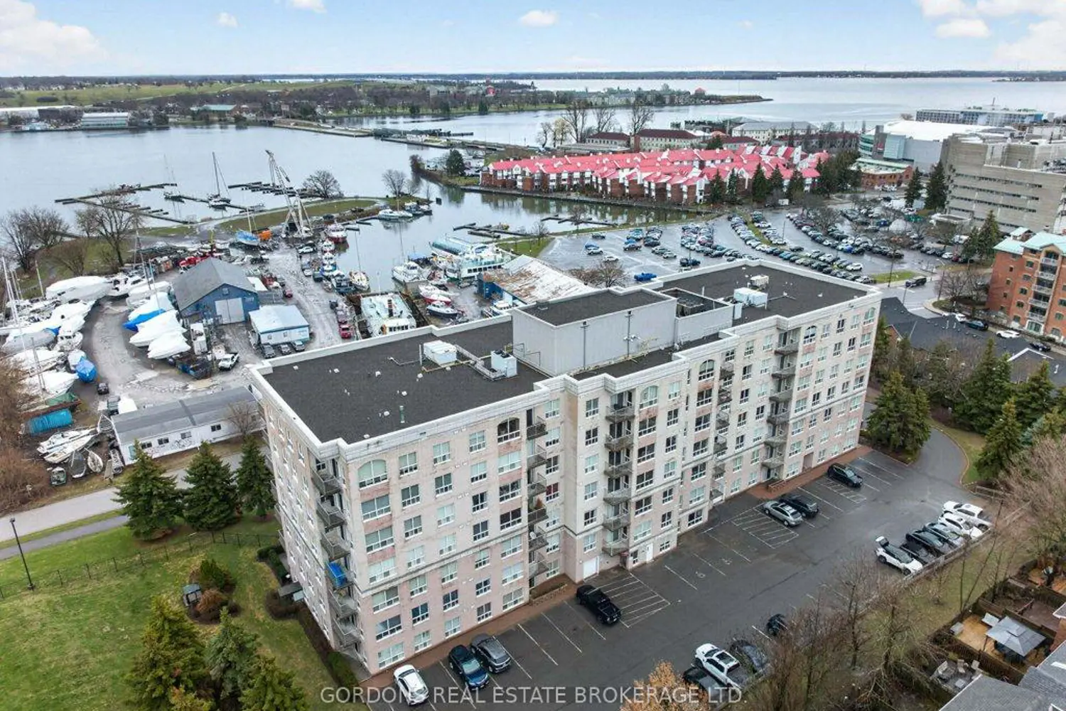 350 Wellington Street 401