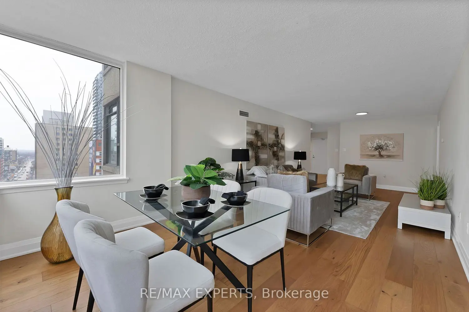Additional image 10 of 45 Carlton Street 1114