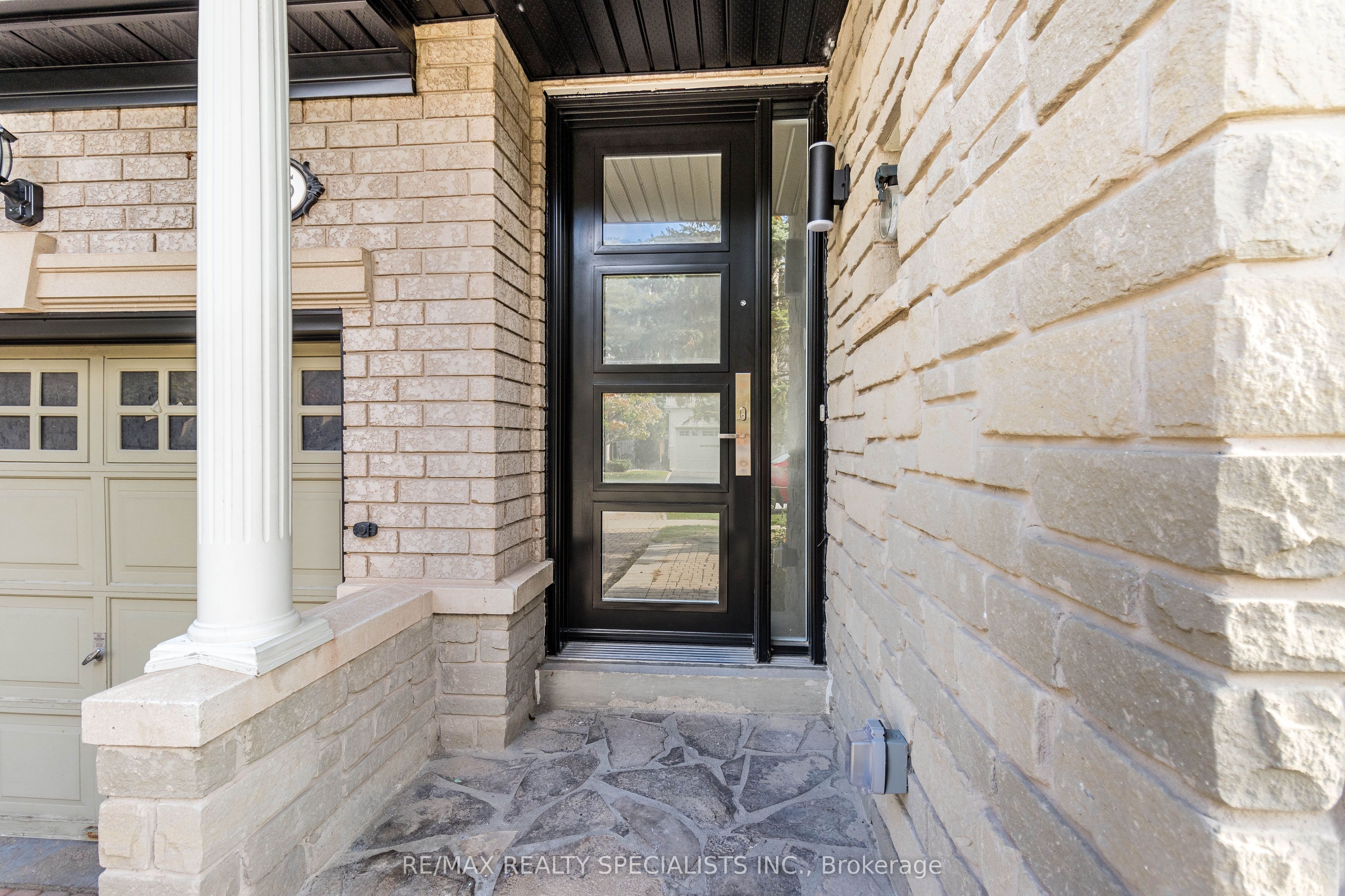 Additional image 4 of 2115 Pinevalley Crescent, Oakville, ON, L8H 6L8
