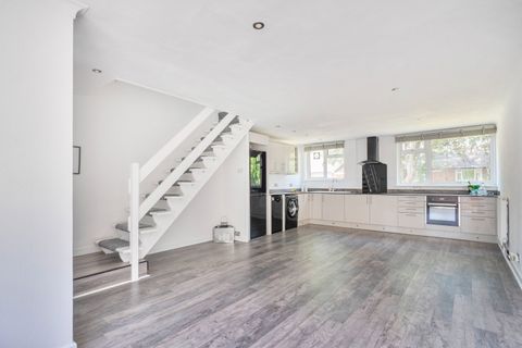 Caveside Close, Chislehurst BR7