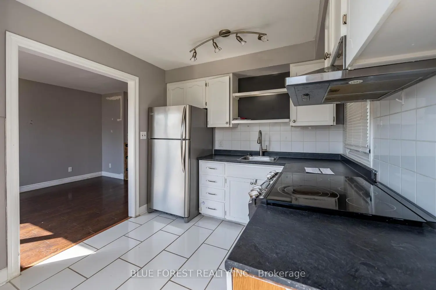 751 Curry Street photo 3