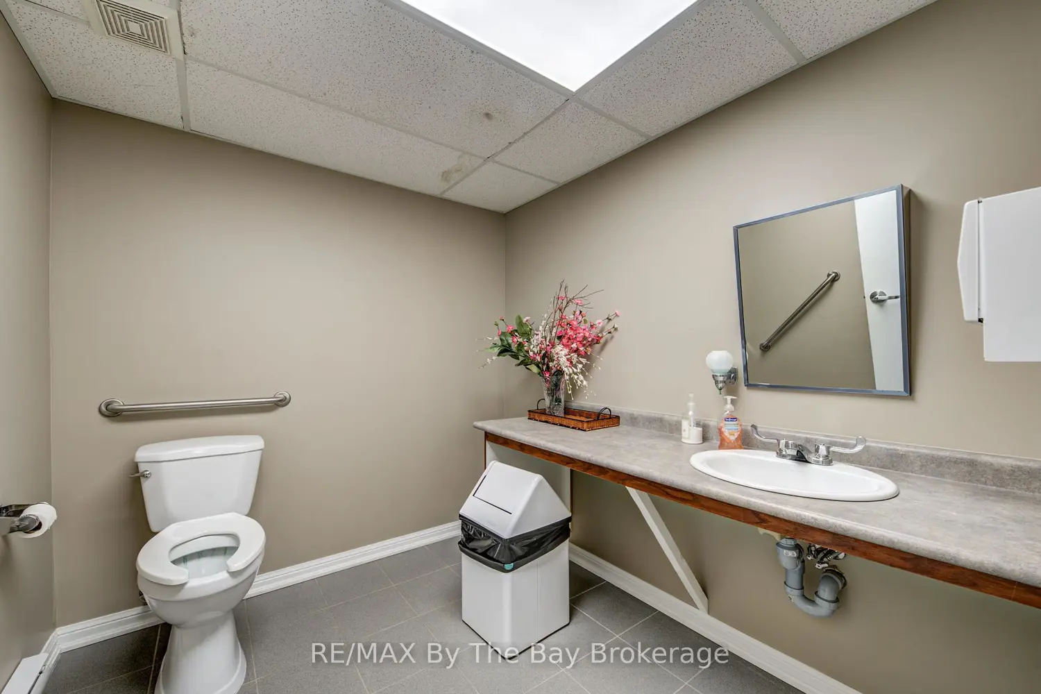 16 Westbury Road 202 photo 4