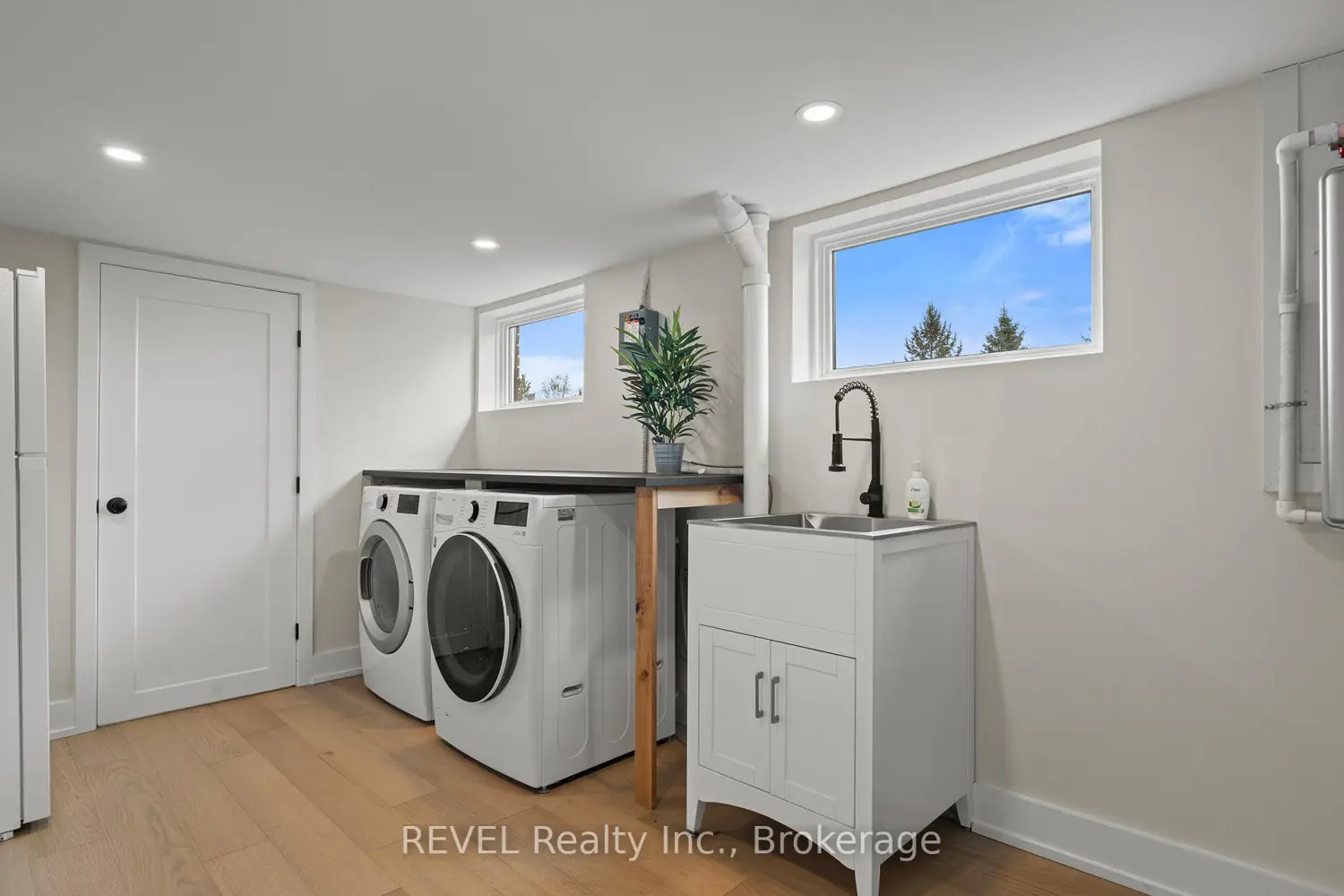 Additional image 14 of 1097 Pelham Street