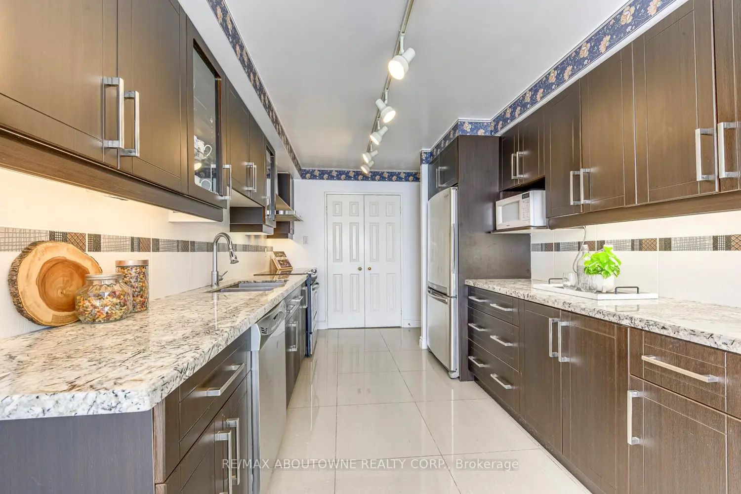 Additional image 8 of 1700 The Collegeway 613