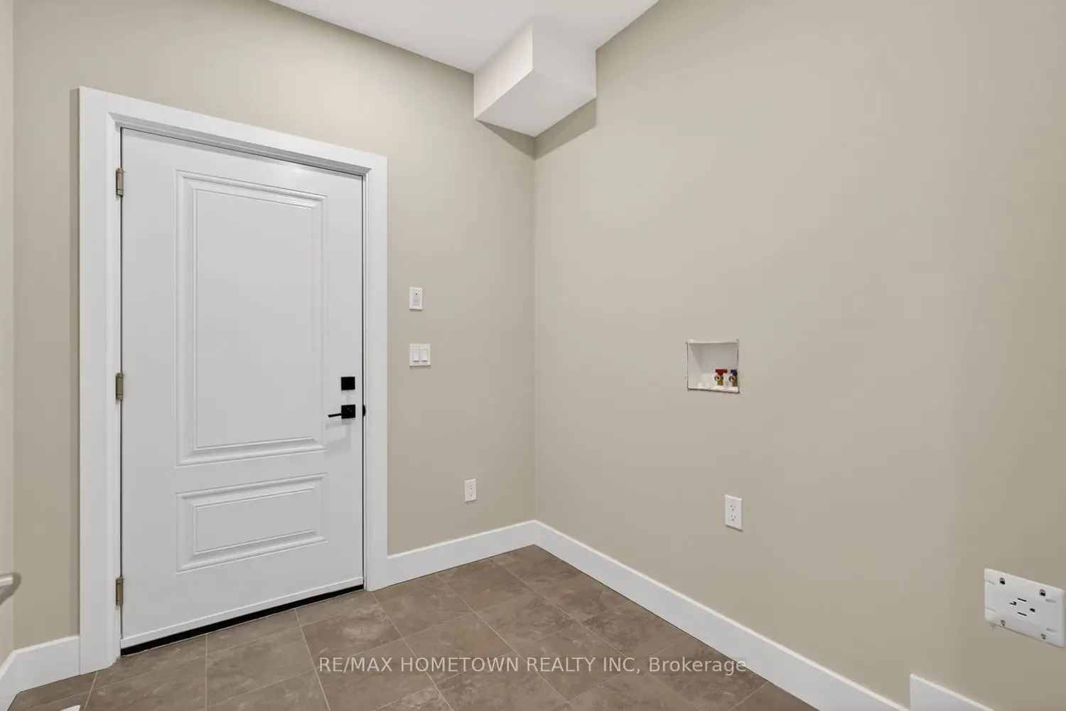 Additional image 8 of 1009 Dobbie Street