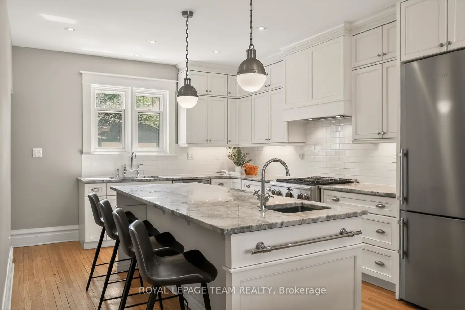 318 Clemow Avenue photo 4