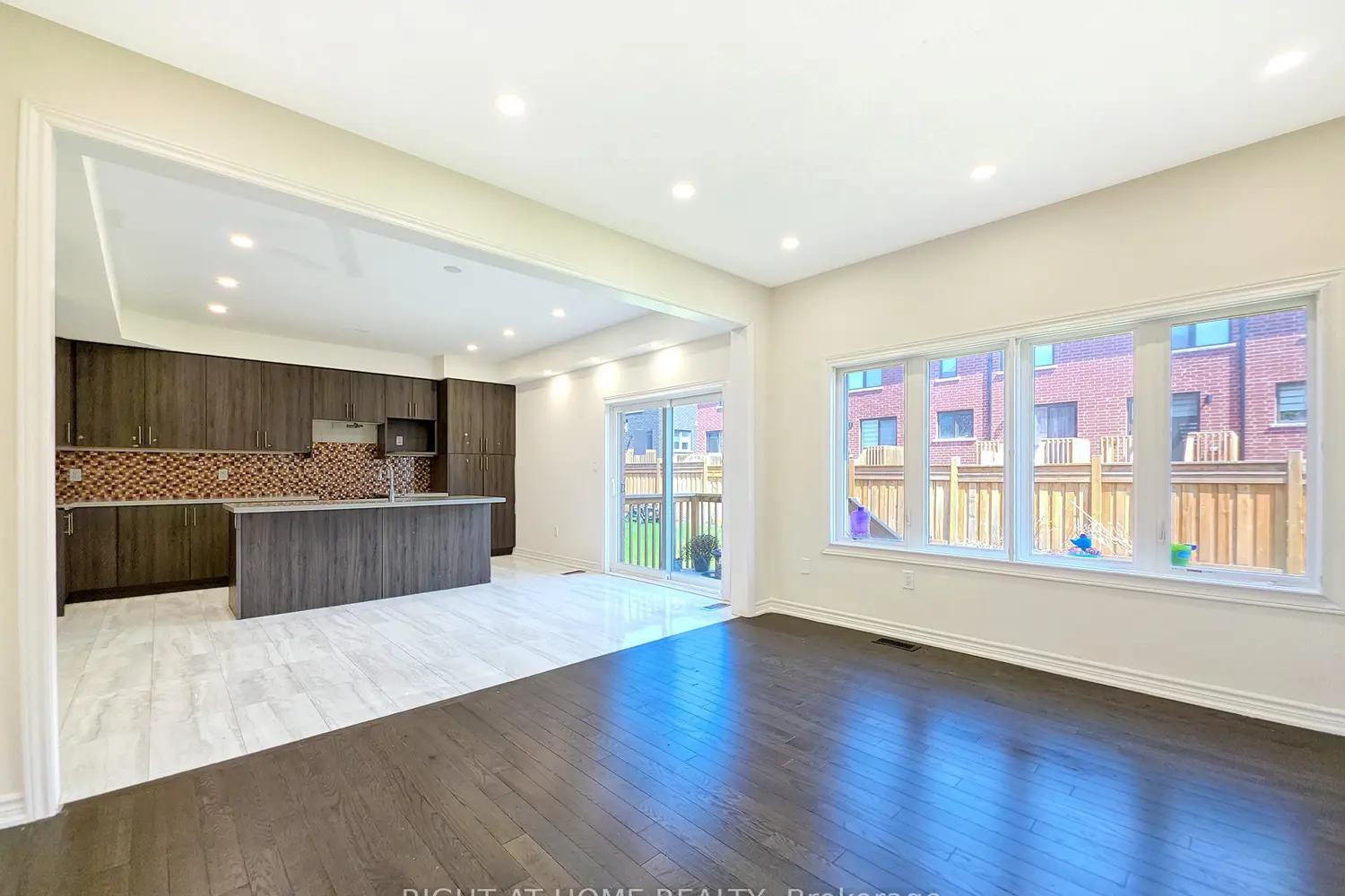 219 Fleetwood Drive photo 4
