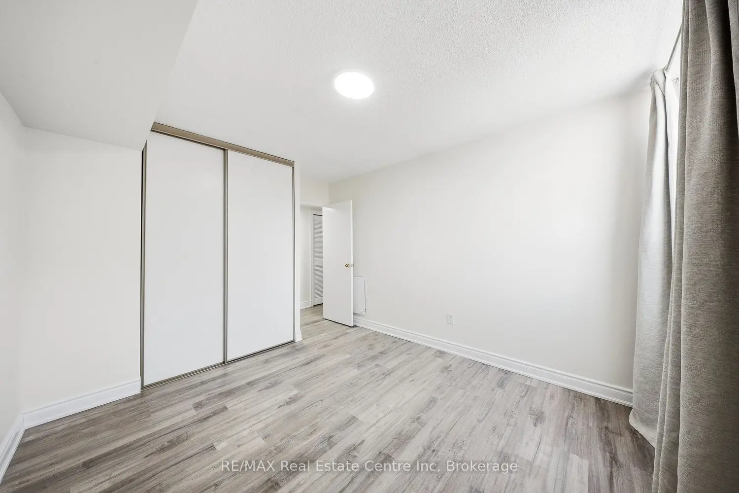 Additional image 11 of 20 Mississauga Valley Boulevard 1204