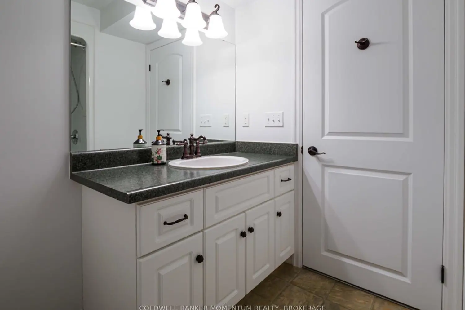 Additional image 14 of 409 Queen Street 8