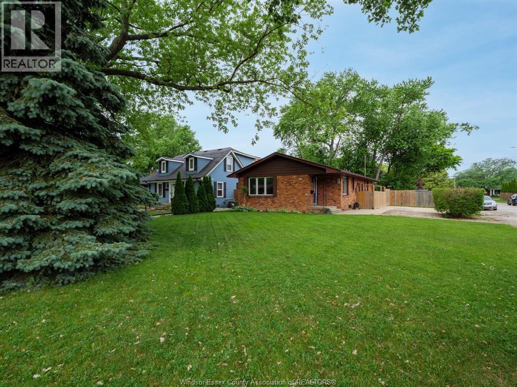 305 Edgewater Boulevard, Tecumseh, ON, N8N2G9 photo 2