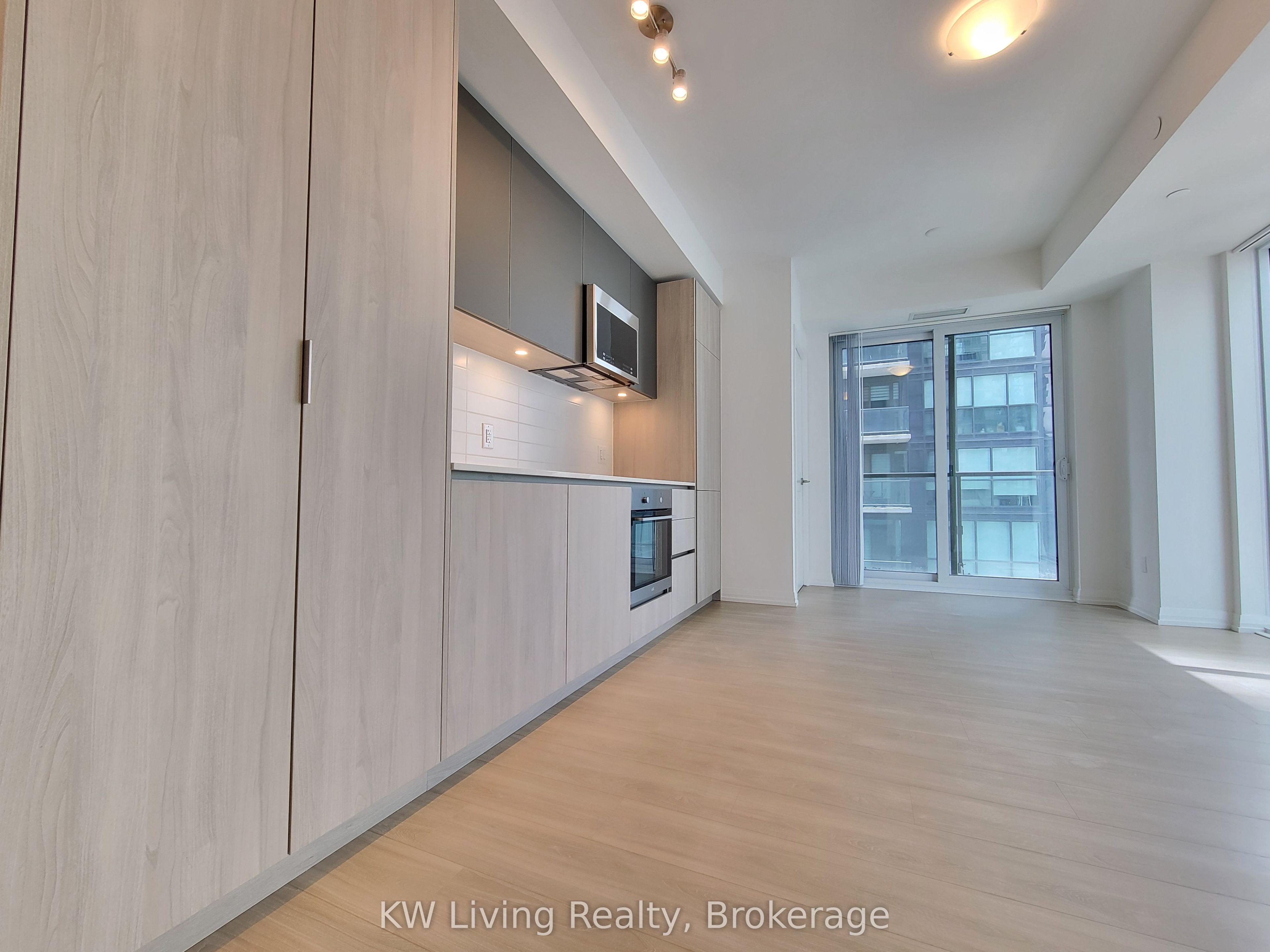 Additional image 5 of 2203-8 Widmer Street, Toronto, ON, M5E 0G1