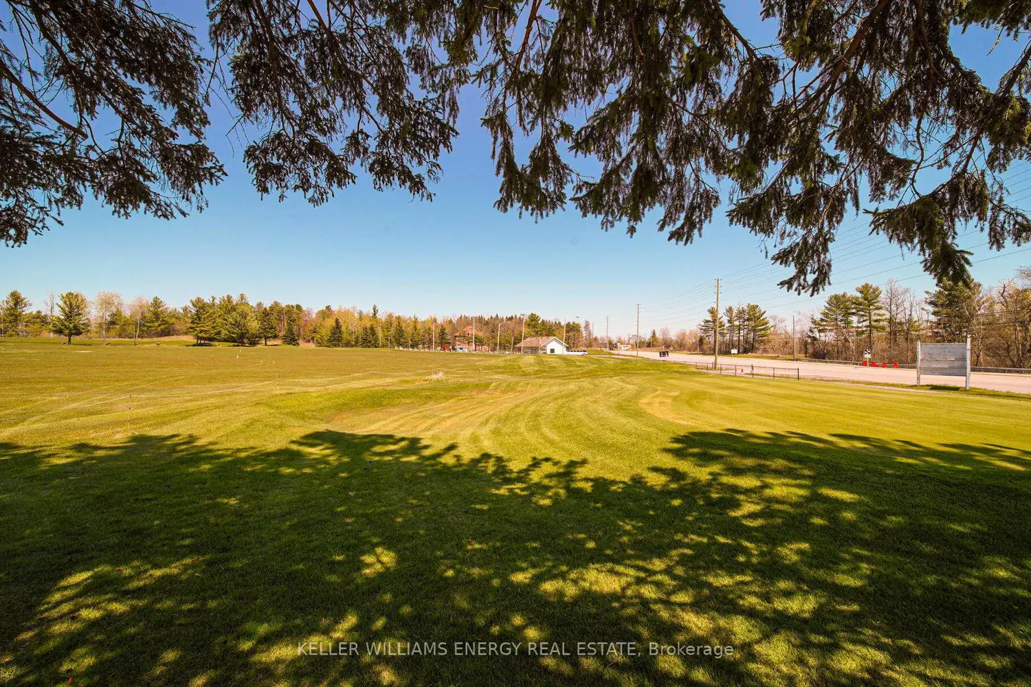 560 Taunton Road photo 2