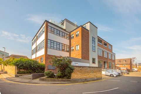 Cowleaze Road, Kingston Upon Thames KT2