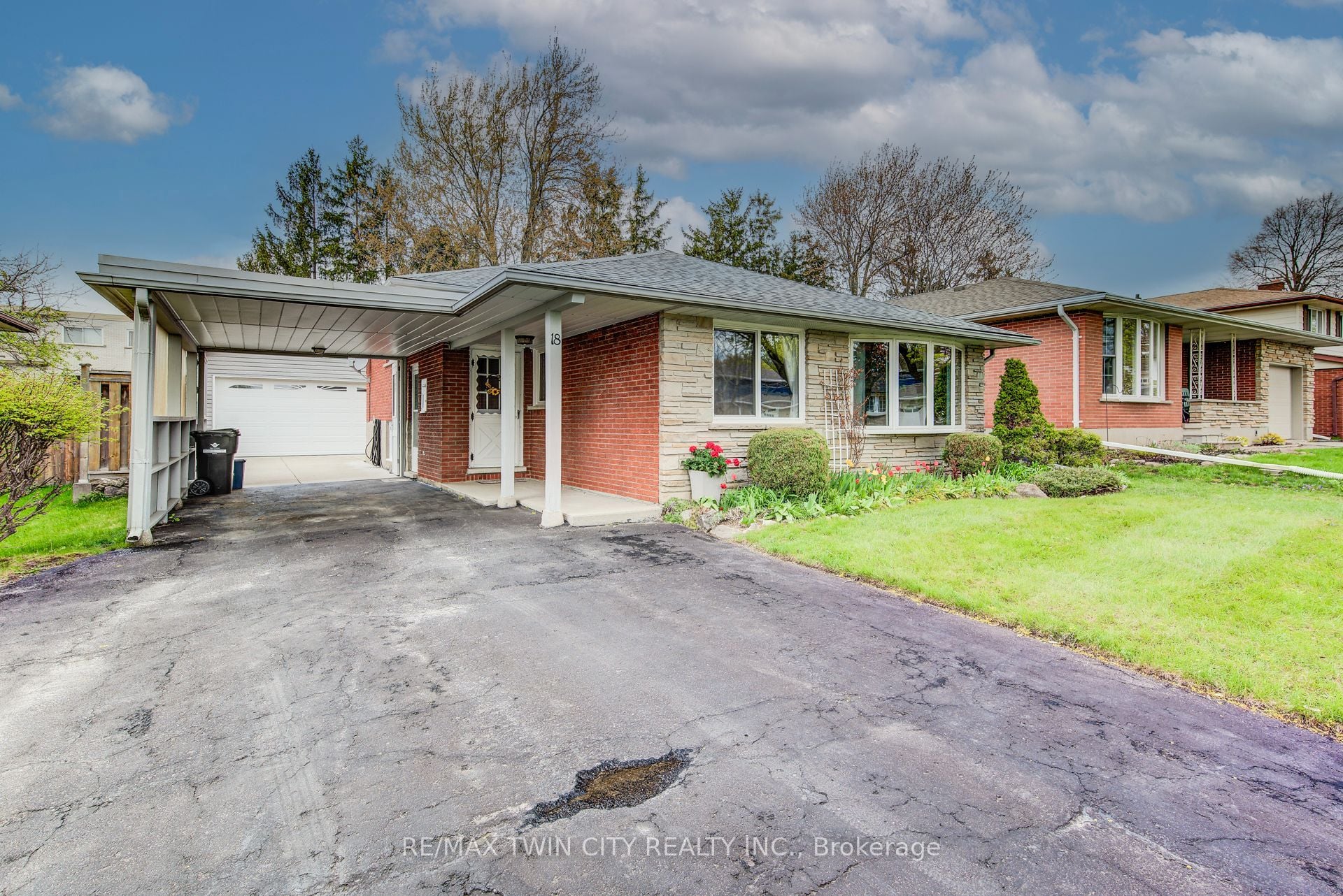 Additional image 3 of 18 Queenston Crescent, Kitchener, ON, N2B 2V5