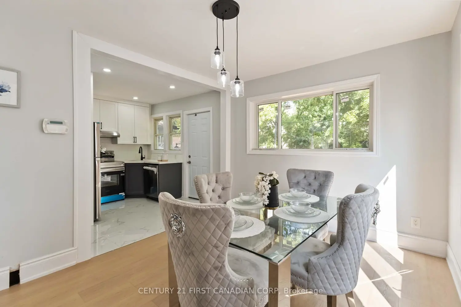 122 Windsor Crescent photo 4