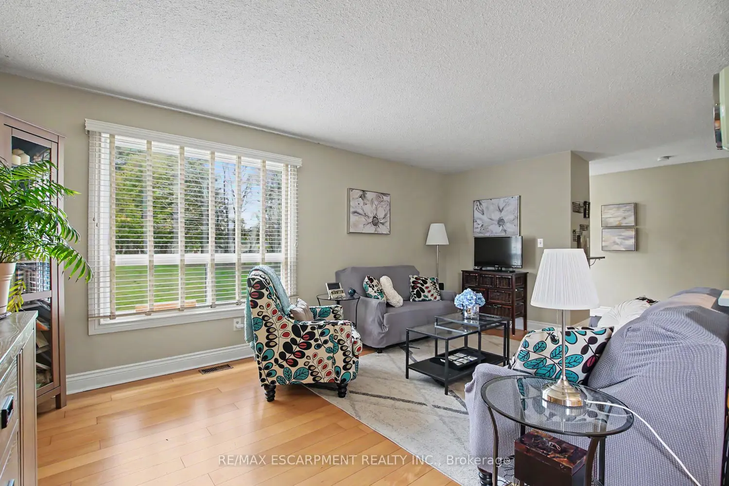 661 Francis Road 4 photo 4